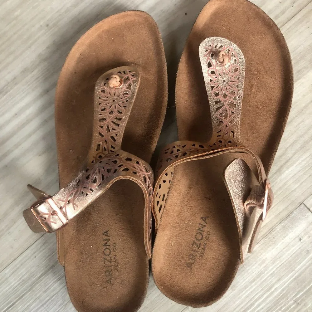 Arizona Jean Co Thong Style Sandals Rose Gold with Rose Gold Accents Size 9 - Picture 2 of 6